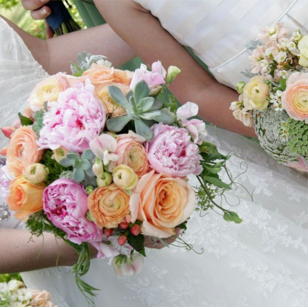 pink and peach bridal bouquet