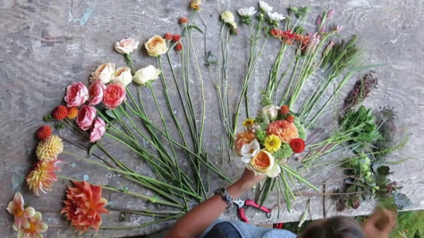 Fresh From The Field Wedding Flowers Book - making a bridal bouquet