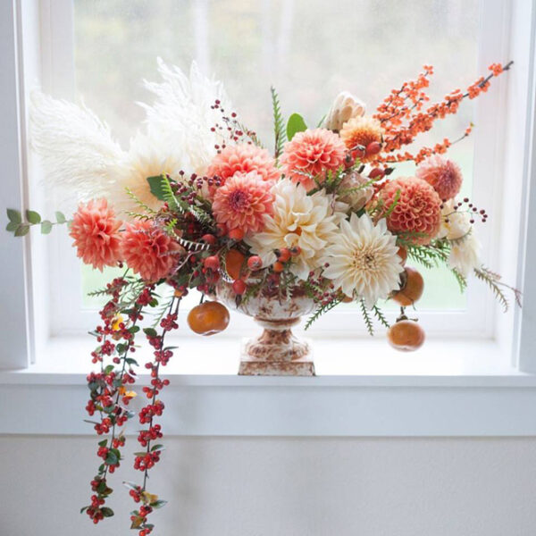 Bella Fiori - flower arrangement with dahlias, berries, persimmons