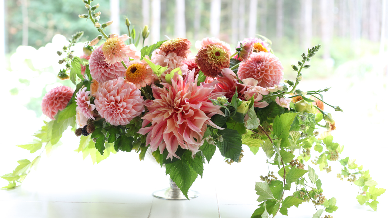 Let’s create  a summertime floral arrangement!
